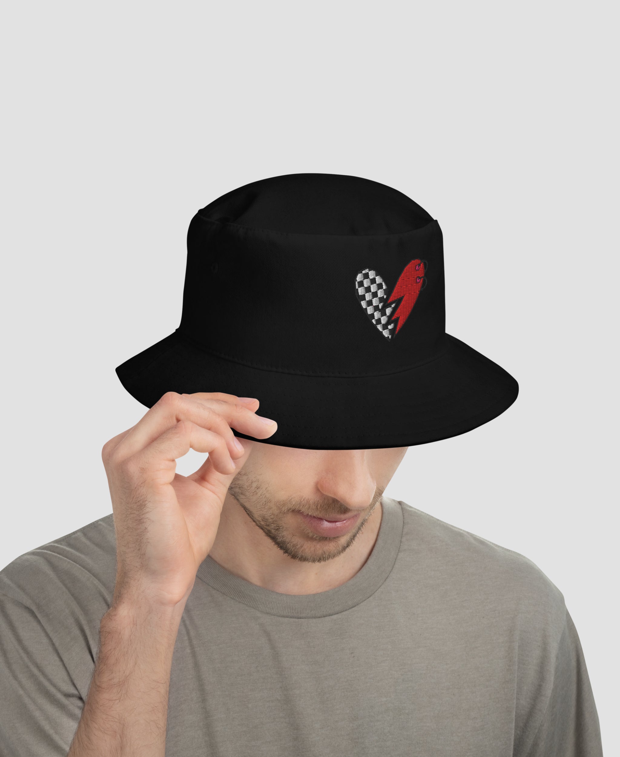 Emo Checkered Broken Heart Embroidered Cotton Bucket Hat | Retro Brim